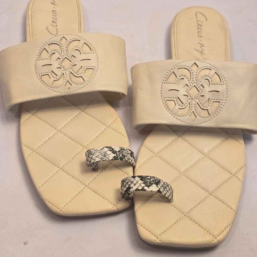 Circus Sam Edelman Women Cream Quilted Toe Loop Slide Sandals Medallion Size 9